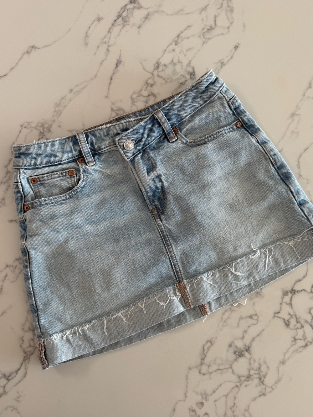 American Eagle Crossover High-Waisted Denim Mini Skirt - Light Wash - Size 4